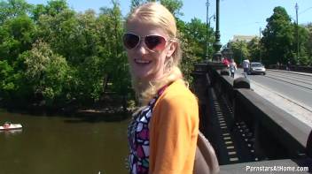 Blowjob Cruisin' Through The City Screencap 4 on www.sinx.com