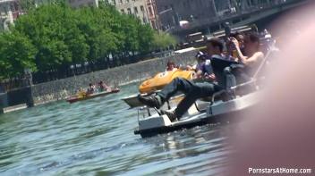 Blowjob Cruisin' Through The City Screencap 61 on www.sinx.com