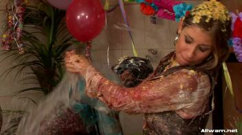 Box of WaM Screencap 102 on www.sinx.com