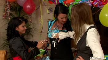 Box of WaM Screencap 21 on www.sinx.com