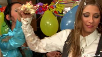 Box of WaM Screencap 27 on www.sinx.com