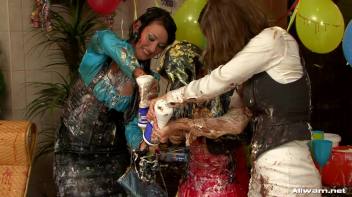 Box of WaM Screencap 49 on www.sinx.com