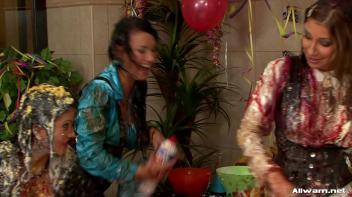 Box of WaM Screencap 58 on www.sinx.com