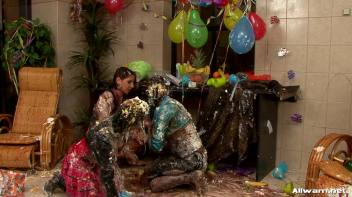 Box of WaM Screencap 73 on www.sinx.com