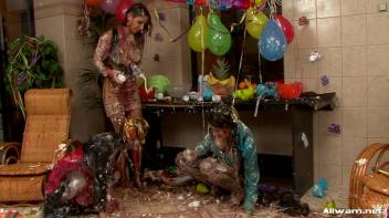 Box of WaM Screencap 79 on www.sinx.com