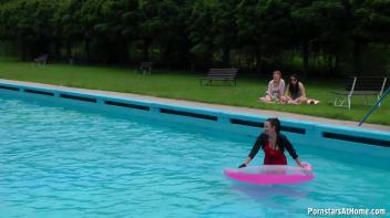 Eurobabes Only Waterpark Screencap 22 on www.sinx.com