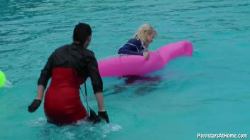 Eurobabes Only Waterpark Screencap 25 on www.sinx.com