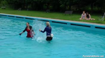 Eurobabes Only Waterpark Screencap 27 on www.sinx.com