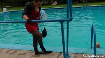 Eurobabes Only Waterpark Screencap 62 on www.sinx.com