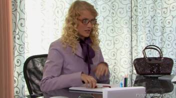 Psychiatrist Truly Worth Her Fee! Screencap 19 on www.sinx.com
