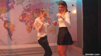 What a Wet and Wonderful World! Screencap 12 on www.sinx.com