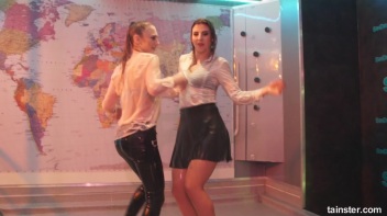 What a Wet and Wonderful World! Screencap 23 on www.sinx.com