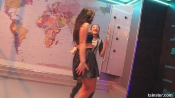 What a Wet and Wonderful World! Screencap 3 on www.sinx.com