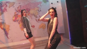 What a Wet and Wonderful World! Screencap 64 on www.sinx.com