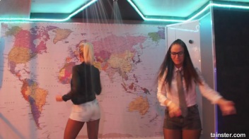 What a Wet and Wonderful World! Screencap 76 on www.sinx.com