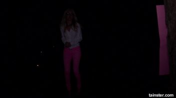 Victoria gets scared so bad she pees her pants Screencap 12 on www.sinx.com