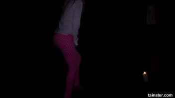 Victoria gets scared so bad she pees her pants Screencap 6 on www.sinx.com