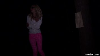 Victoria gets scared so bad she pees her pants Screencap 8 on www.sinx.com