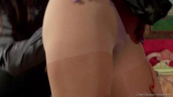 Girls In Heat Screencap 12 on www.sinx.com