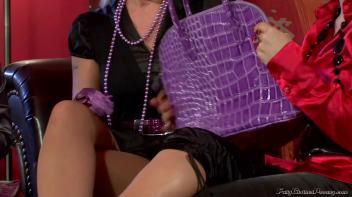 Girls In Heat Screencap 2 on www.sinx.com