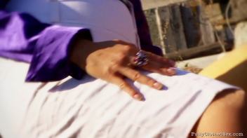 Outdoor Interracial Hotness Screencap 3 on www.sinx.com