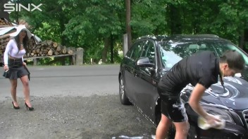 Catfight At The Carwash Screencap 56 on www.sinx.com