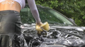 Catfight At The Carwash Screencap 73 on www.sinx.com