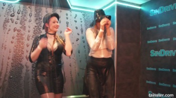 Amateur Cuties Shake It In The Shower! Screencap 9 on www.sinx.com