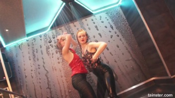 Amateur Cuties Shake It In The Shower! Screencap 91 on www.sinx.com