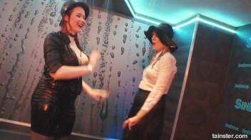Amateur Cuties Shake It In The Shower! Screencap 15 on www.sinx.com