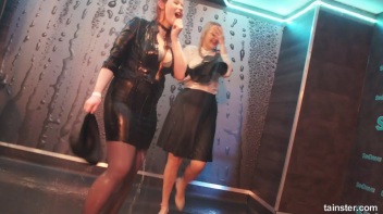 Amateur Cuties Shake It In The Shower! Screencap 18 on www.sinx.com