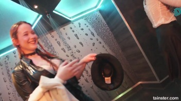 Amateur Cuties Shake It In The Shower! Screencap 23 on www.sinx.com
