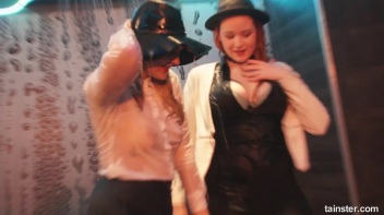 Amateur Cuties Shake It In The Shower! Screencap 5 on www.sinx.com