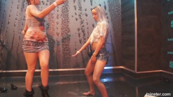 Amateur Cuties Shake It In The Shower! Screencap 63 on www.sinx.com