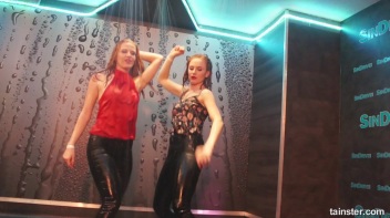 Amateur Cuties Shake It In The Shower! Screencap 81 on www.sinx.com