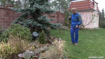 Can You Spray Me Too? Screencap 1 on www.sinx.com