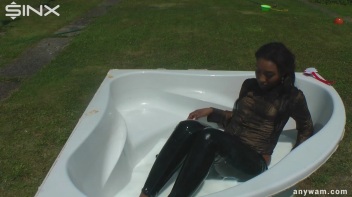 Ebony Hottie Bathes in Creamy Milk Screencap 25 on www.sinx.com