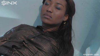 Ebony Hottie Bathes in Creamy Milk Screencap 32 on www.sinx.com