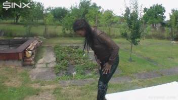 Ebony Hottie Bathes in Creamy Milk Screencap 38 on www.sinx.com