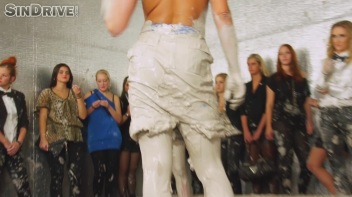 Muddy Wrestling: Nicole Vice vs. Valentina Ross Screencap 50 on www.sinx.com