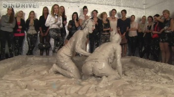 Muddy Wrestling: Nicole Vice vs. Valentina Ross Screencap 55 on www.sinx.com