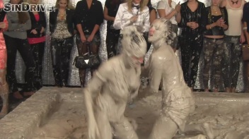 Muddy Wrestling: Nicole Vice vs. Valentina Ross Screencap 57 on www.sinx.com