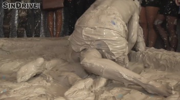 Muddy Wrestling: Nicole Vice vs. Valentina Ross Screencap 60 on www.sinx.com