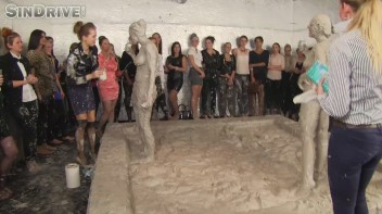 Muddy Wrestling: Nicole Vice vs. Valentina Ross Screencap 69 on www.sinx.com