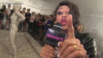 Muddy Wrestling: Nicole Vice vs. Valentina Ross Screencap 71 on www.sinx.com