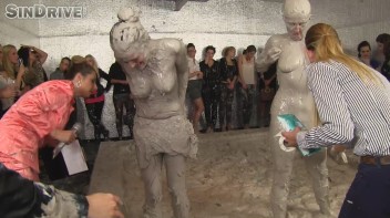 Muddy Wrestling: Nicole Vice vs. Valentina Ross Screencap 73 on www.sinx.com