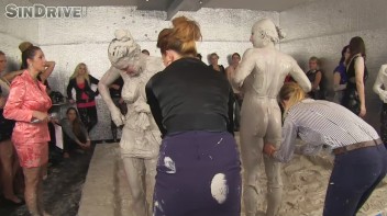 Muddy Wrestling: Nicole Vice vs. Valentina Ross Screencap 74 on www.sinx.com