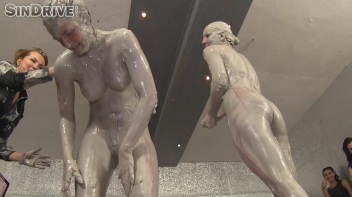 Muddy Wrestling: Nicole Vice vs. Valentina Ross Screencap 76 on www.sinx.com