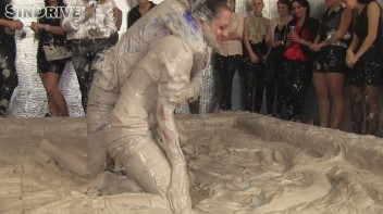 Muddy Wrestling: Nicole Vice vs. Valentina Ross Screencap 31 on www.sinx.com