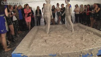 Muddy Wrestling: Nicole Vice vs. Valentina Ross Screencap 41 on www.sinx.com